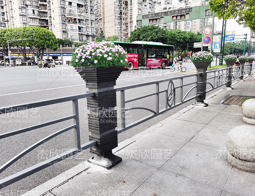 道路隔離花箱護欄四川宜賓案例