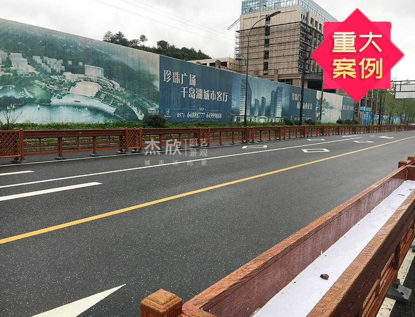 G20峰會定制木紋鋁合金道路隔離花箱護(hù)欄