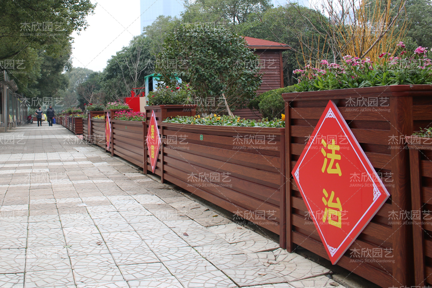 仿木花箱有哪些地方優(yōu)于木質(zhì)花箱？