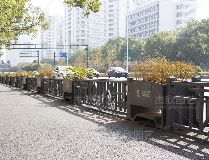 鳳凰新城不銹鋼道路隔離花箱浙江湖州案例